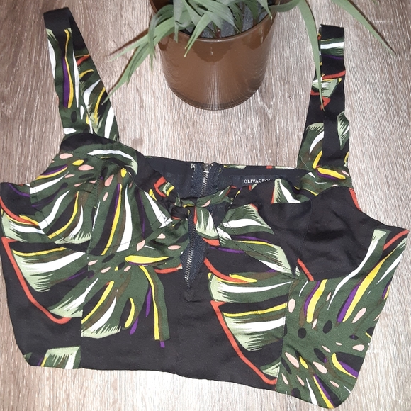 Olivaceous Tops - Super cute crop top!